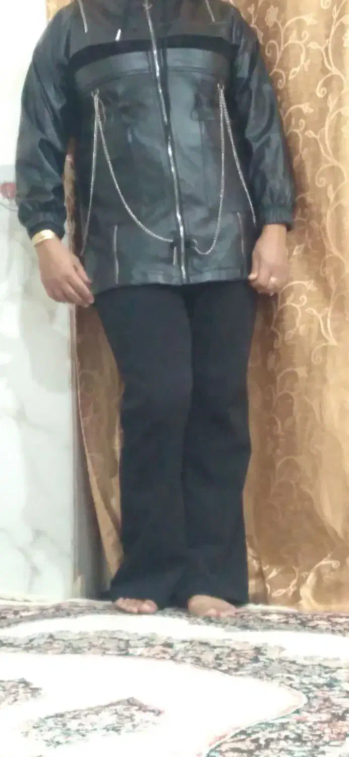 کاپشن|لباس|آشخانه, |دیوار