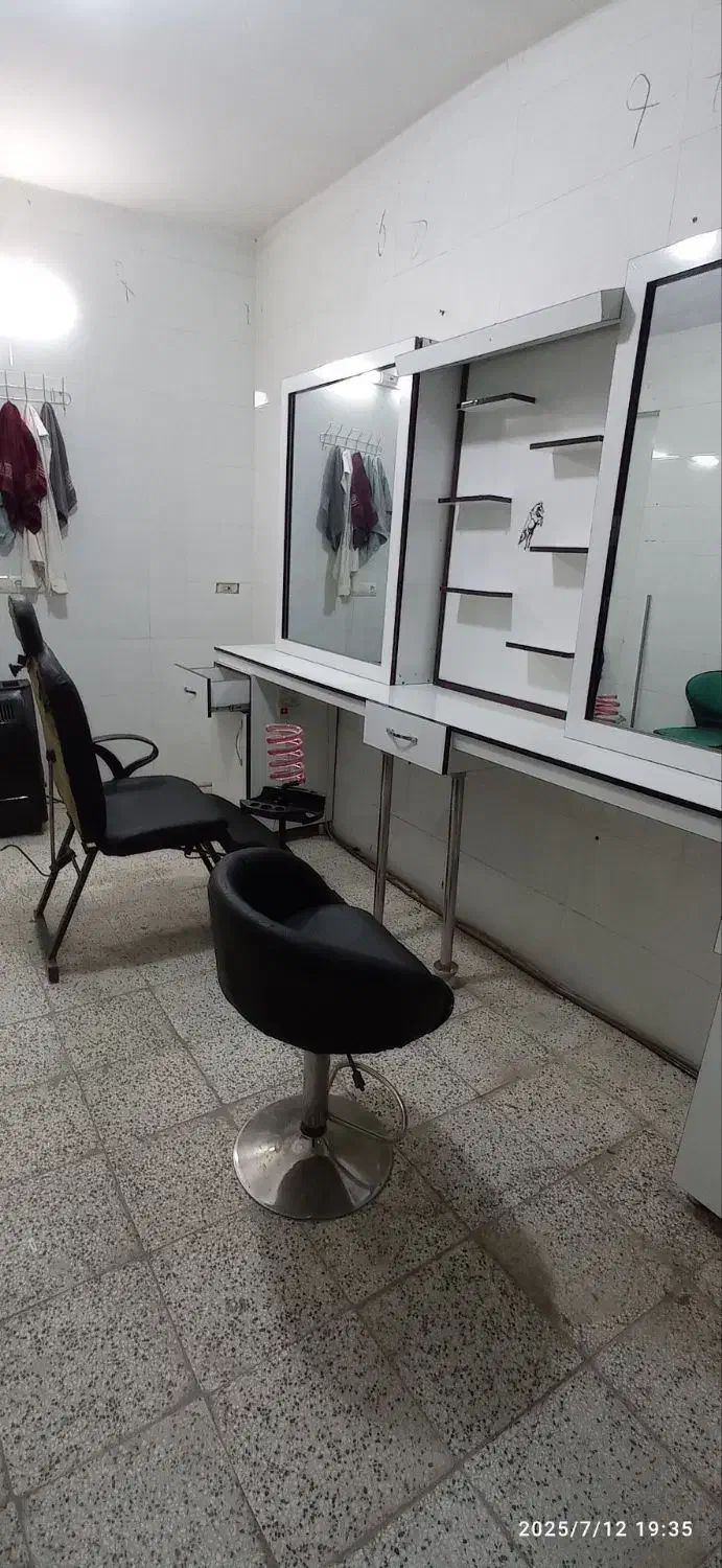 لوازم دکور آرایشگاه مردانه|آرایشگاه و سالنهای زیبایی|نیشابور, شهرک رسولی|دیوار