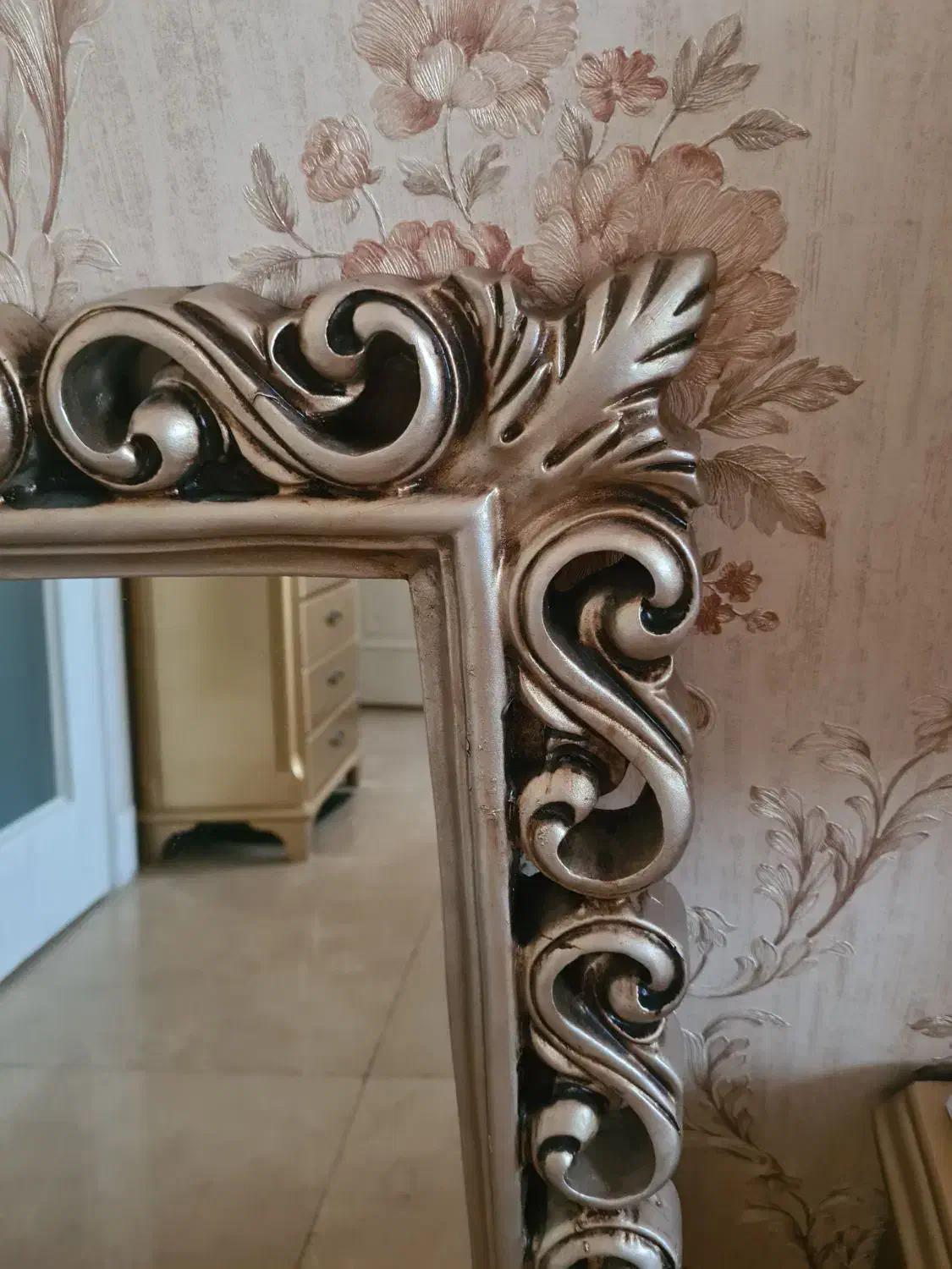 آینه|آینه|مشهد, فلسطین|دیوار