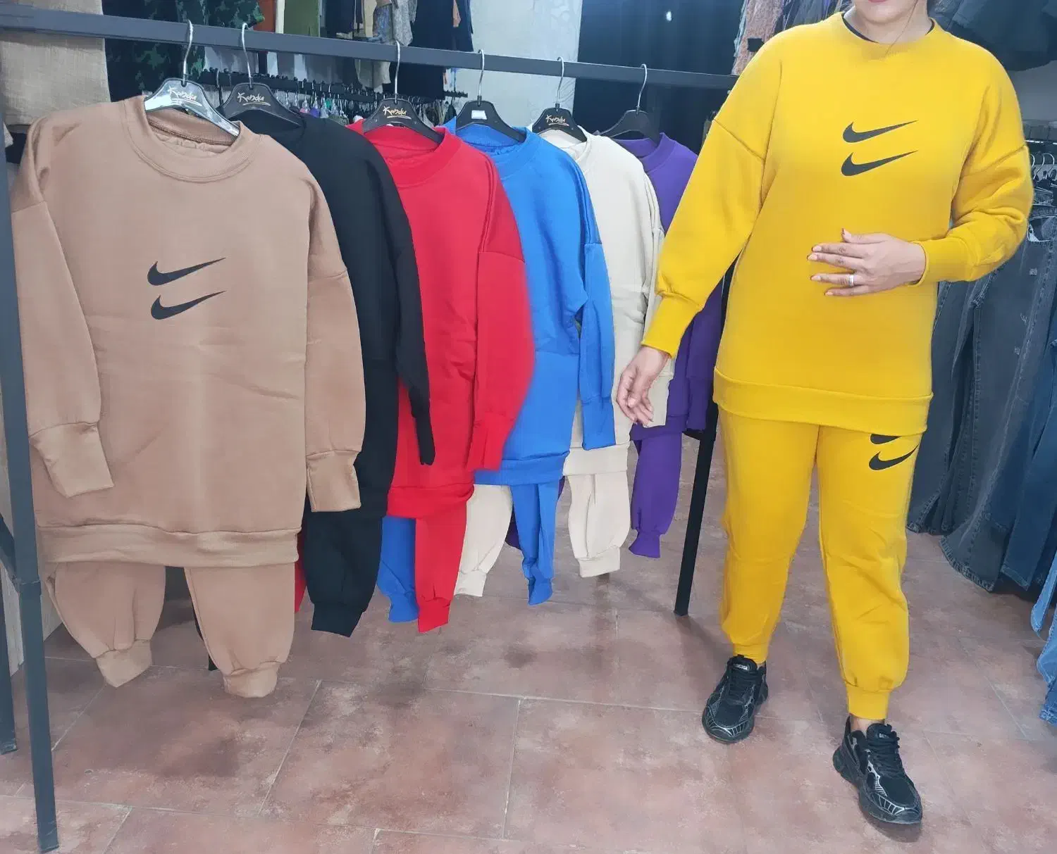 پوشاک مداستار|لباس|ارومیه, |دیوار