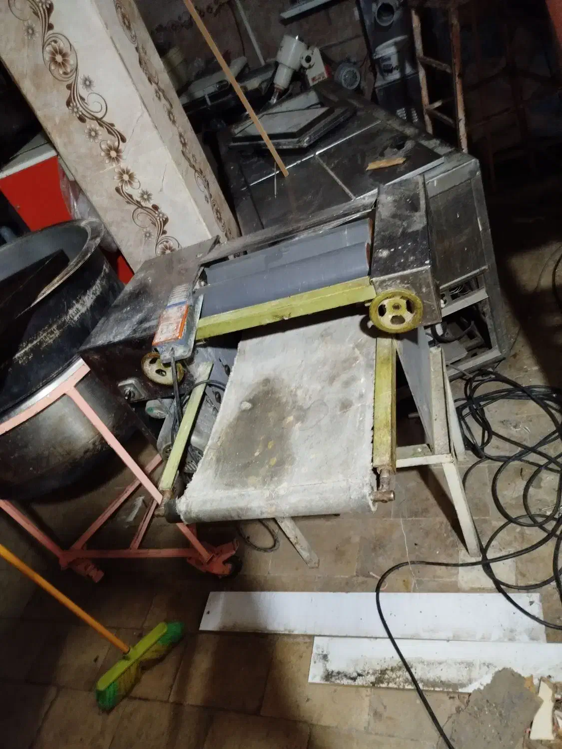 باقلوا زن|ماشین‌آلات صنعتی|شهریار, شهریار|دیوار