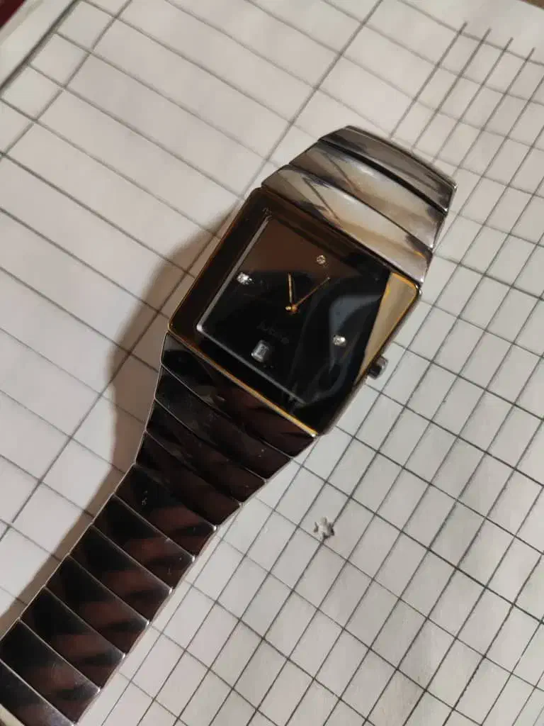 ساعت رادو اصلی.|ساعت|بندرعباس, |دیوار