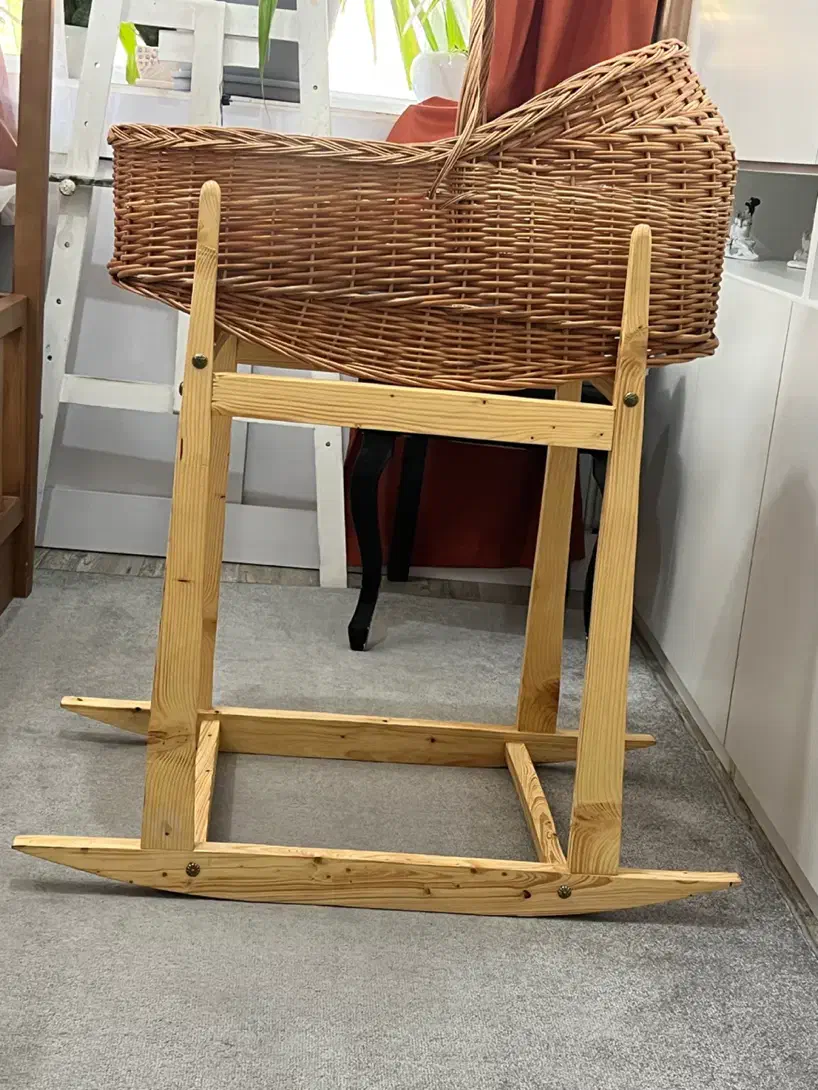 گهواره حصیری با پایه چوبی|تخت و صندلی بچه|نیشابور, شهرک جانبازان|دیوار