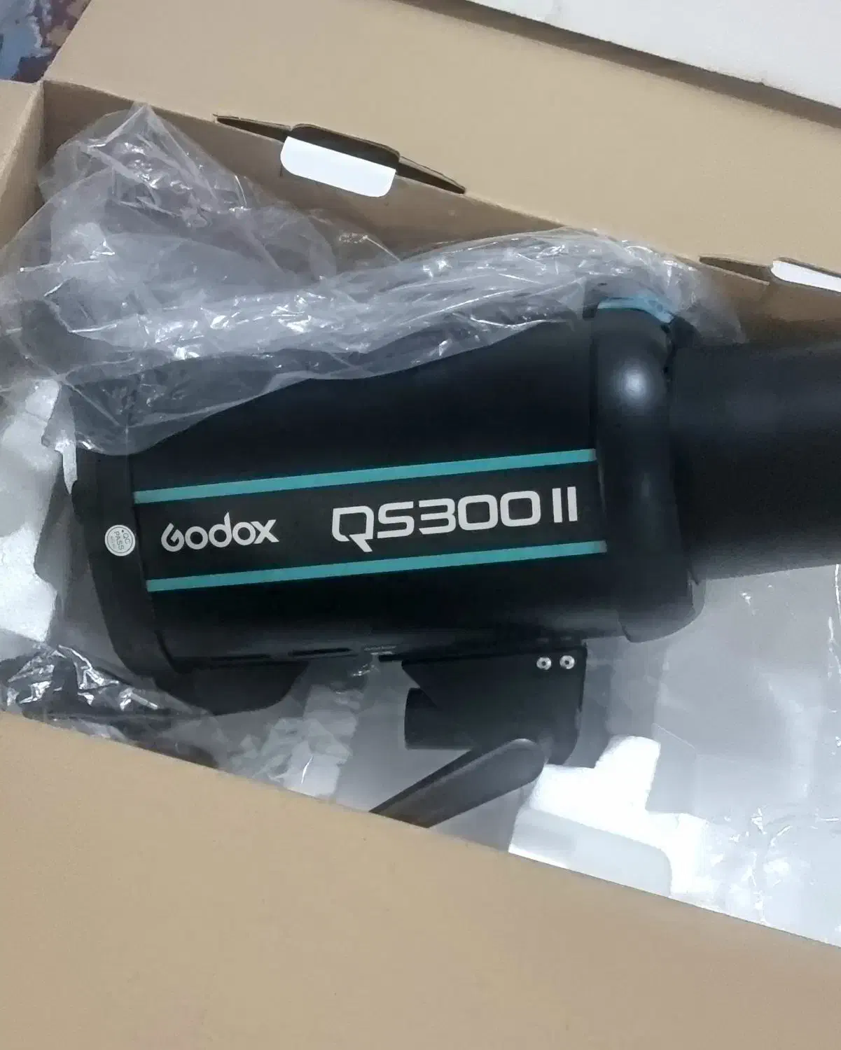 فلاش استودیویی Godox QS300II نو و آکبند|دوربین عکاسی و فیلم‌برداری|رشت, جهاد|دیوار