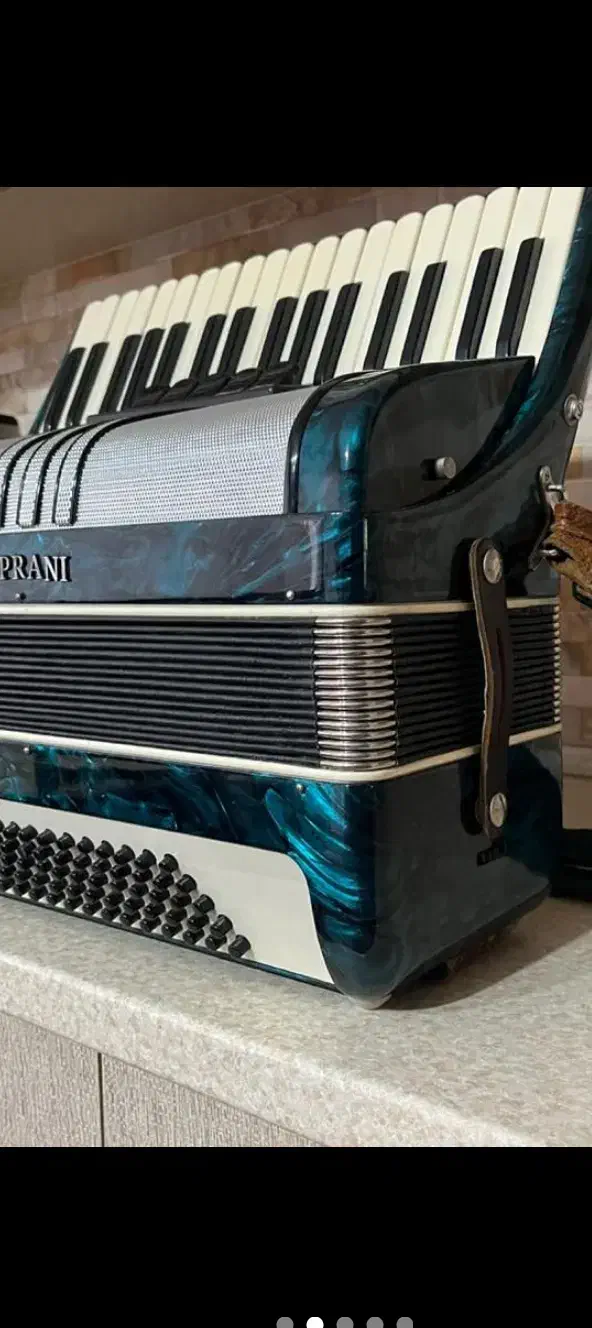 فروشیکدستگاهآکاردیونخیلیتمیزعتیقه|پیانو، کیبورد، آکاردئون|تبریز, |دیوار