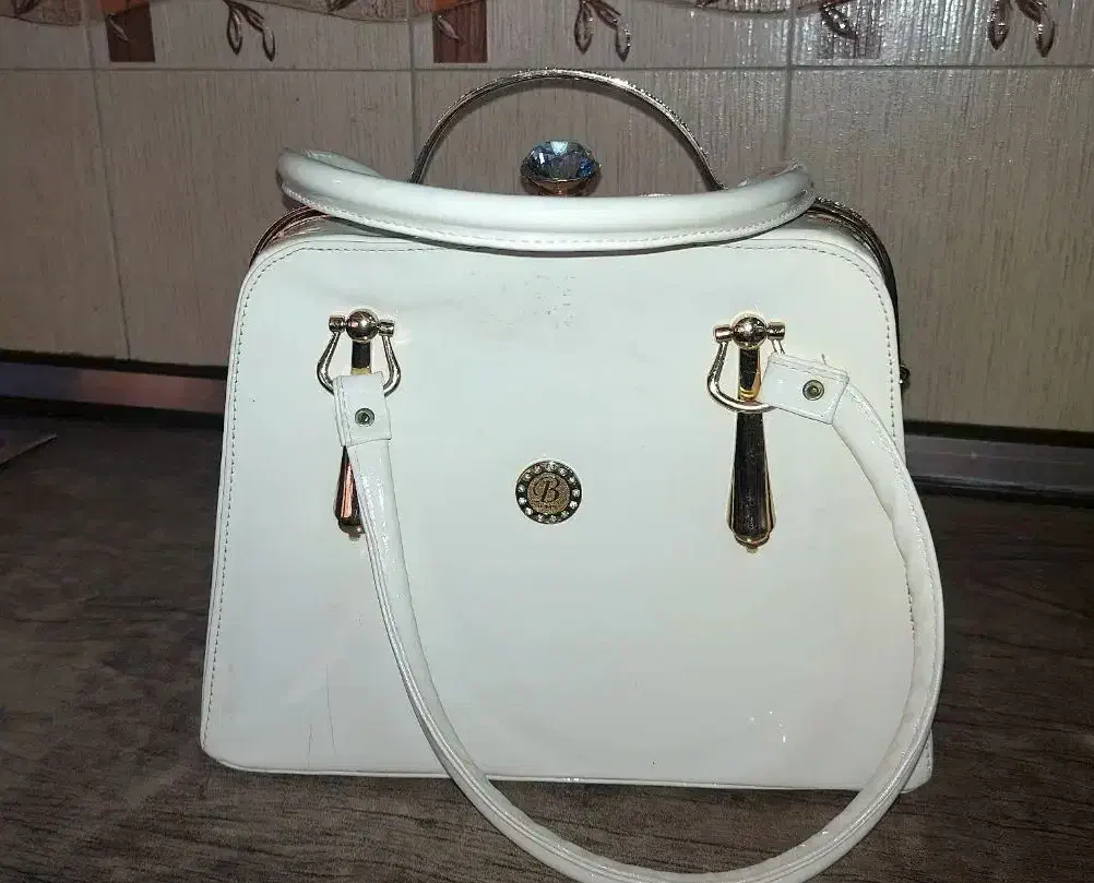 کیف خارجی زنونه سفید|کیف، کفش، کمربند|رشت, فلسطین|دیوار