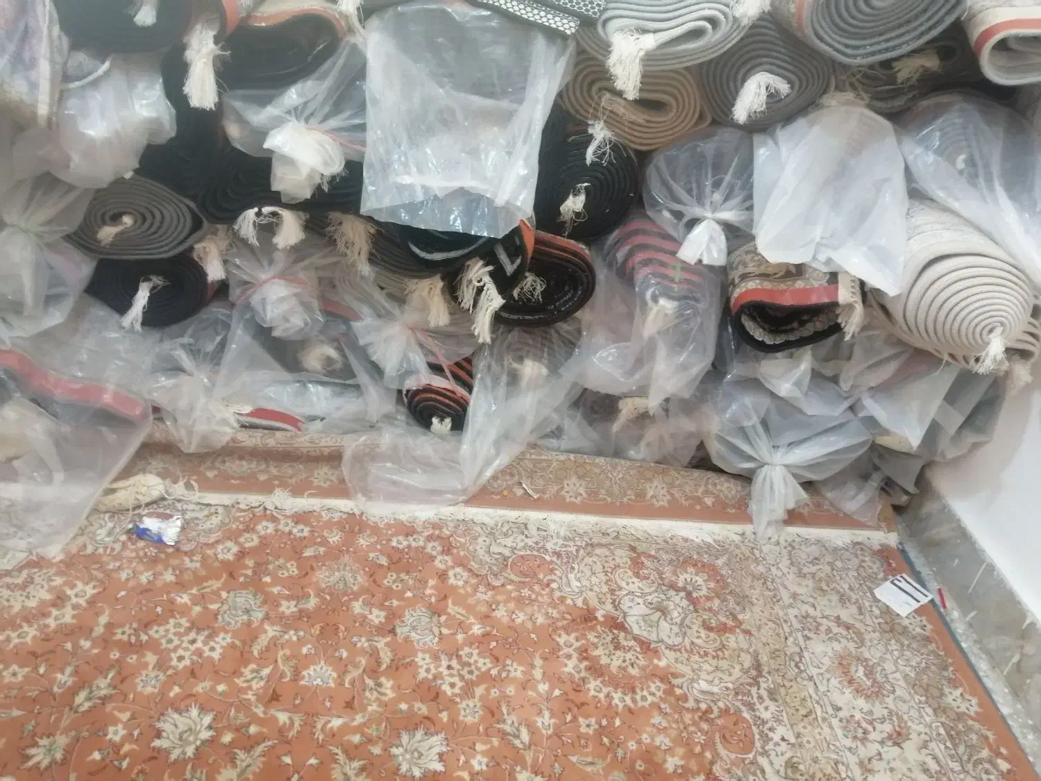 فروش فرش قالی با 30%تخفیف بعلت جمع آوری مغازه|فرش|اصفهان, لیمجیر|دیوار
