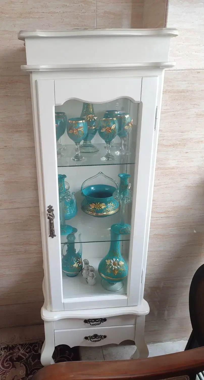 ویترین سه طبقه هالوژن دار|بوفه، ویترین، کنسول|رشت, جماران|دیوار