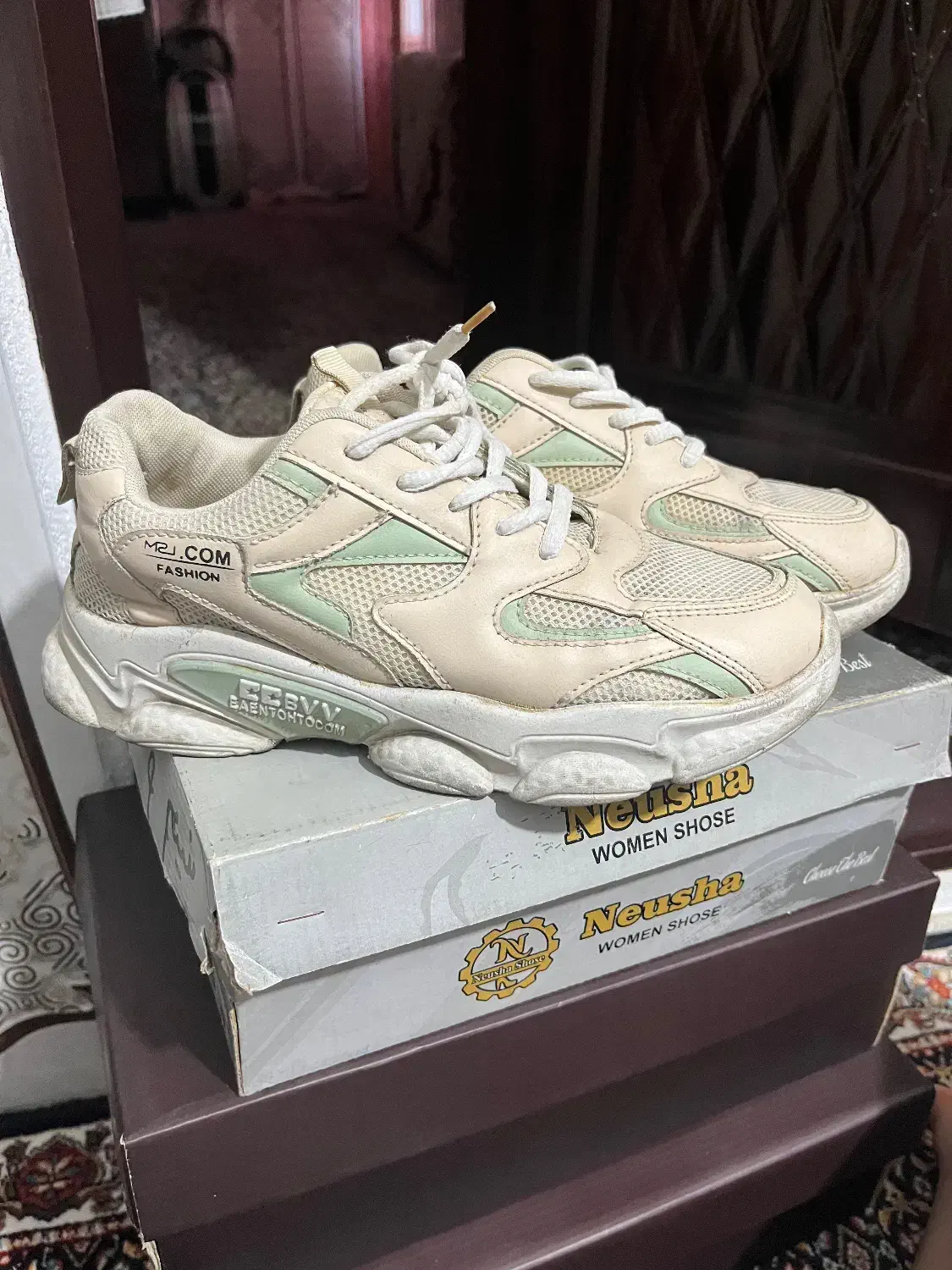 کتونی کرمی سایز۳۹|کیف، کفش، کمربند|خرم‌آباد, |دیوار