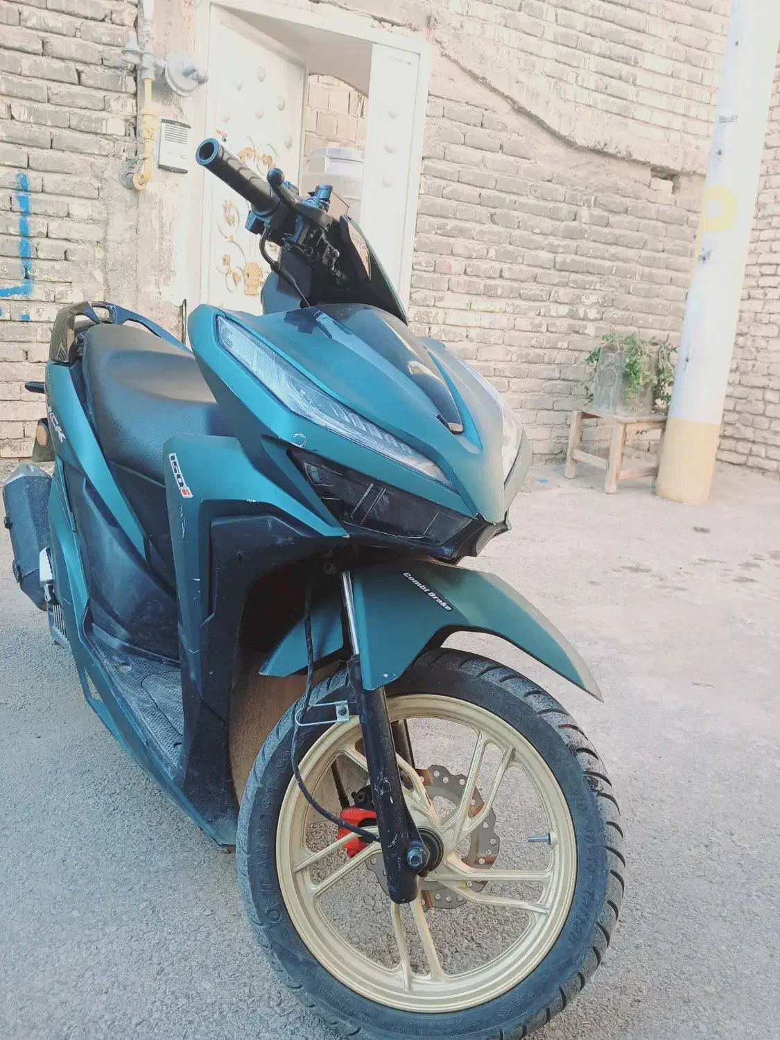 کلیک مدل 1401|موتورسیکلت|فلاورجان, |دیوار