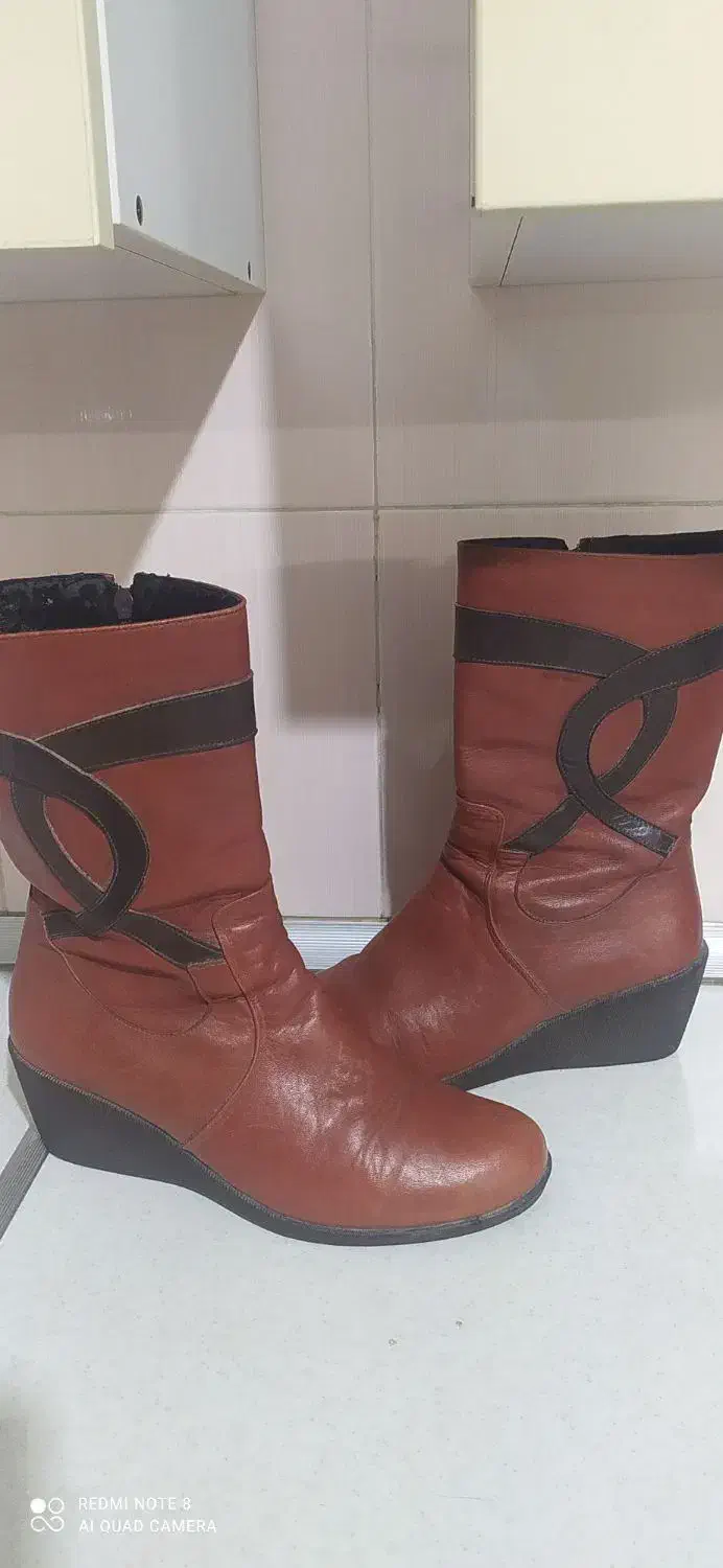 پوتین|کیف، کفش، کمربند|گرگان, |دیوار