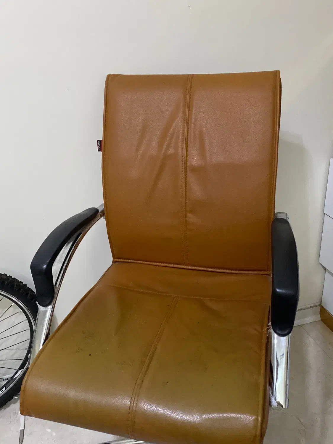 صندلی میز‌تحریر رنگ عسلی|صندلی و نیمکت|قدس, شهر‌قدس|دیوار