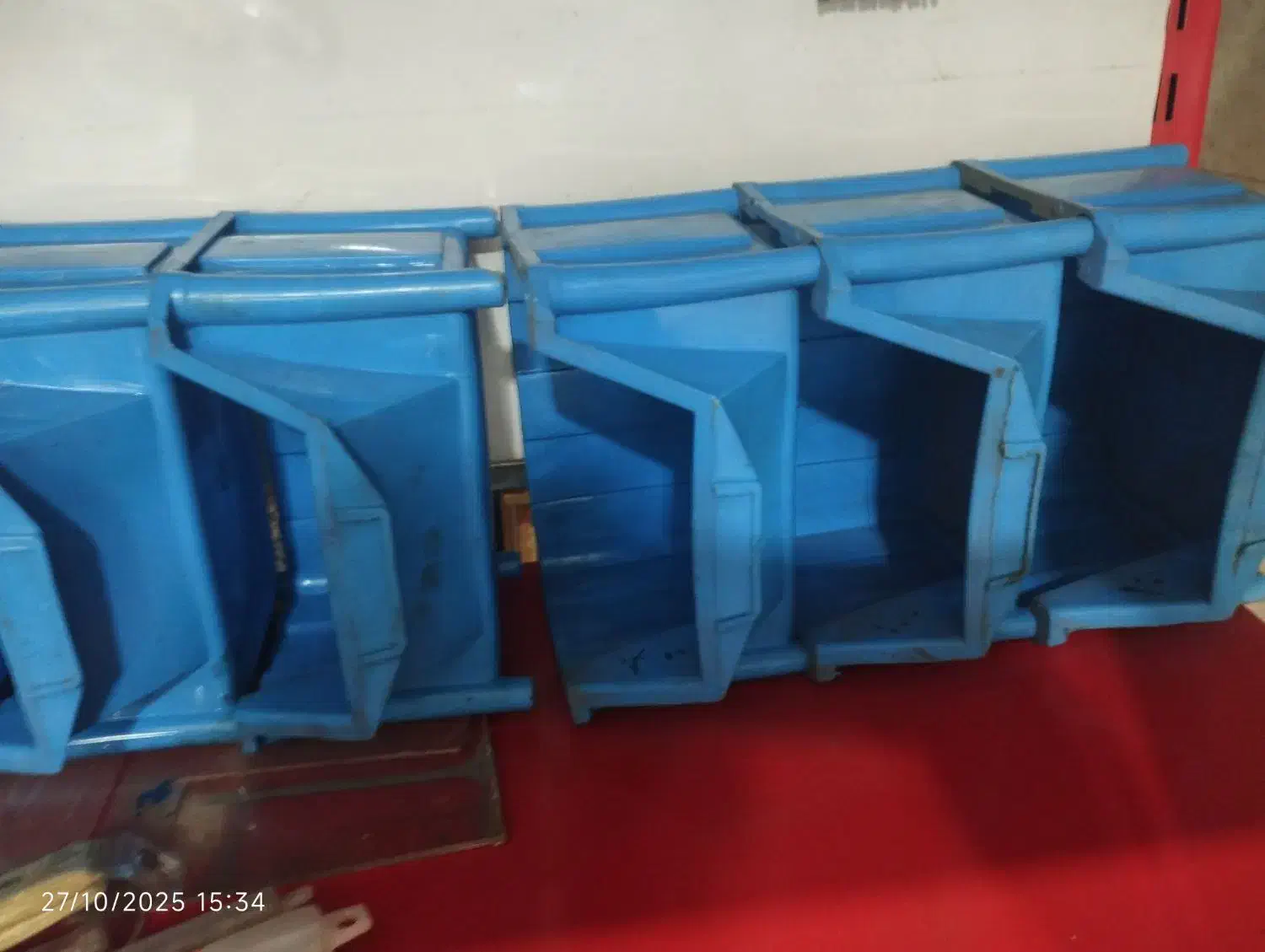 ویترین|فروشگاه و مغازه|رشت, معلولین|دیوار