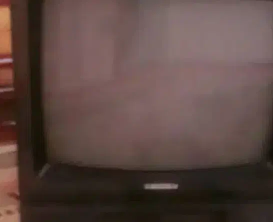 یک دستگاه تلویزیون قدیمی شهاب|تلویزیون و پروژکتور|سهند, |دیوار