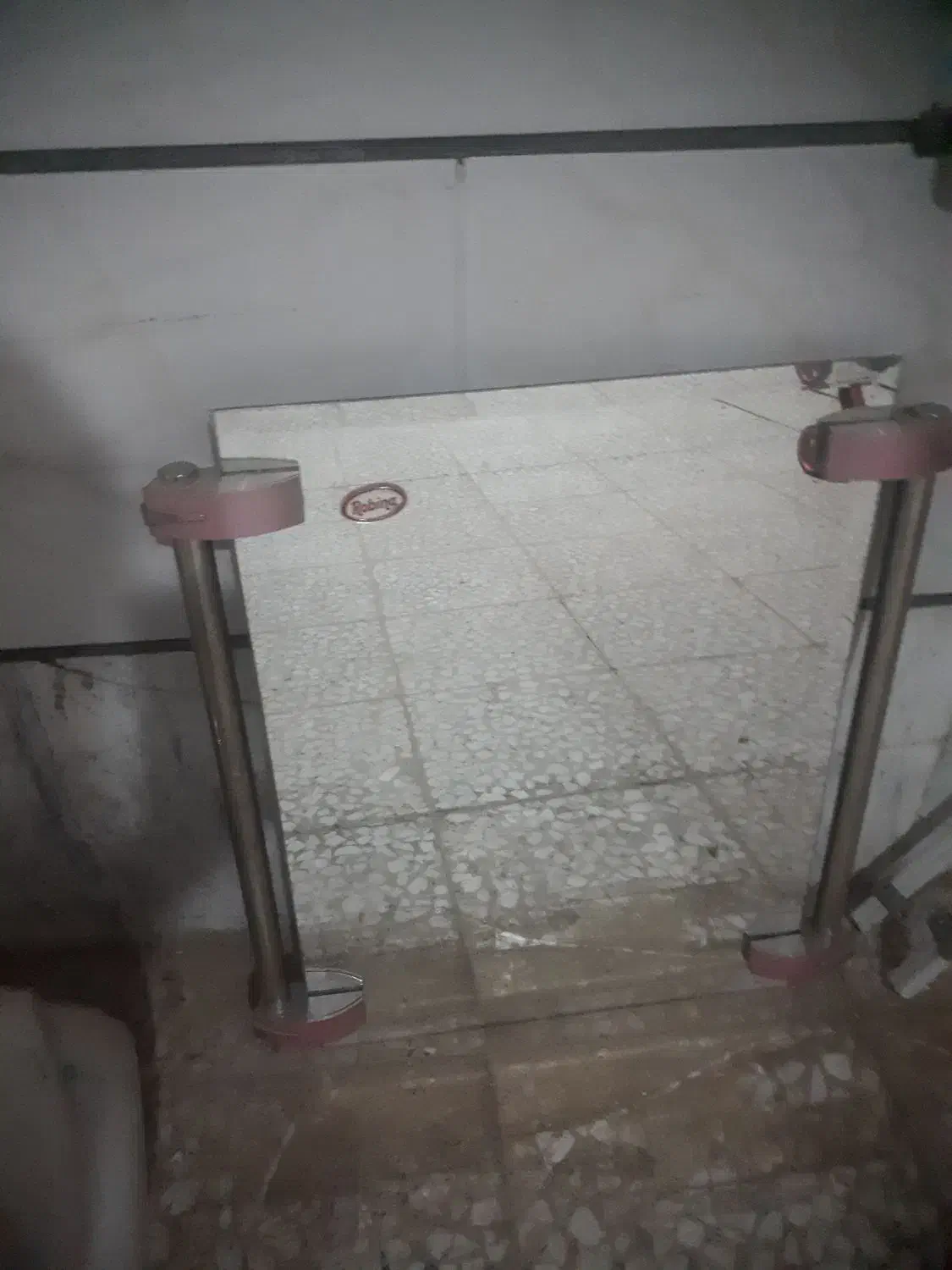 روشویی وآئینه|لوازم سرویس بهداشتی|کرج, ساسانی (قلمستان)|دیوار