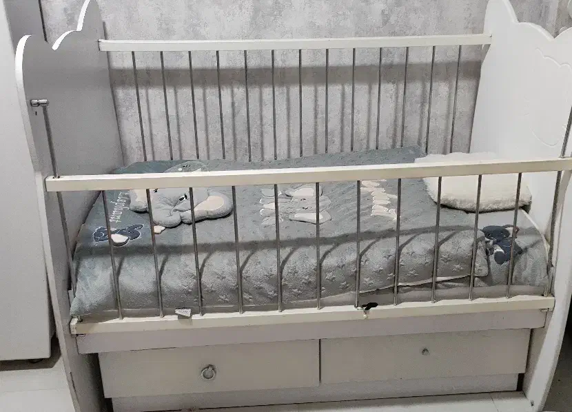 همه|تخت و سرویس خواب|تهران, قیام|دیوار