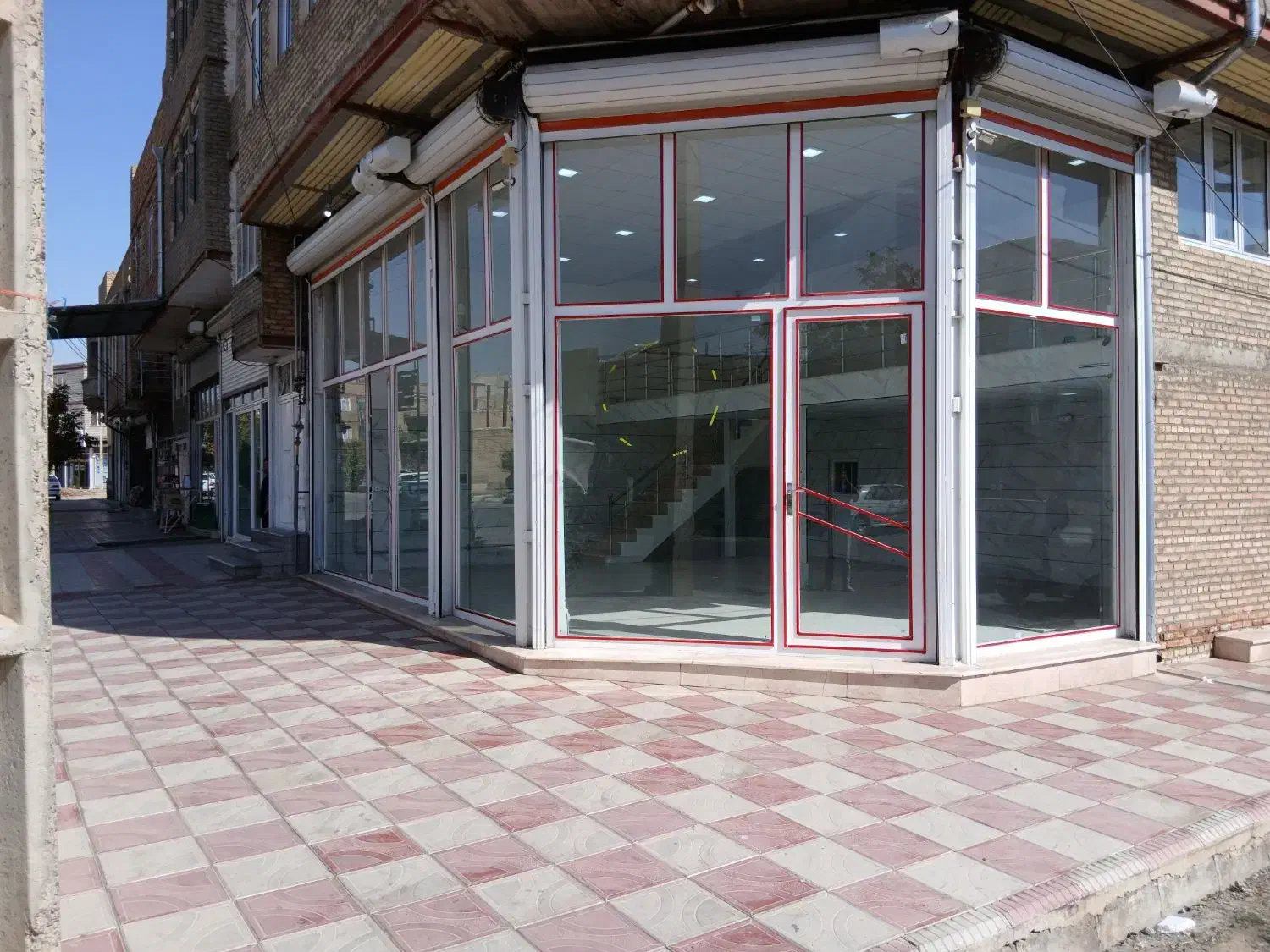 مغازه تجاری نبش|اجارهٔ مغازه و غرفه|سلماس, |دیوار