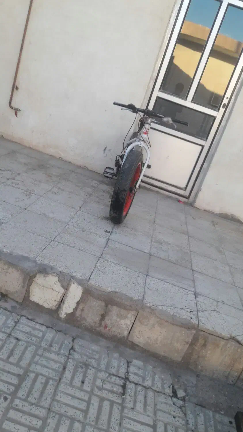 دوچرخه|دوچرخه، اسکیت، اسکوتر|اسفرورین, |دیوار