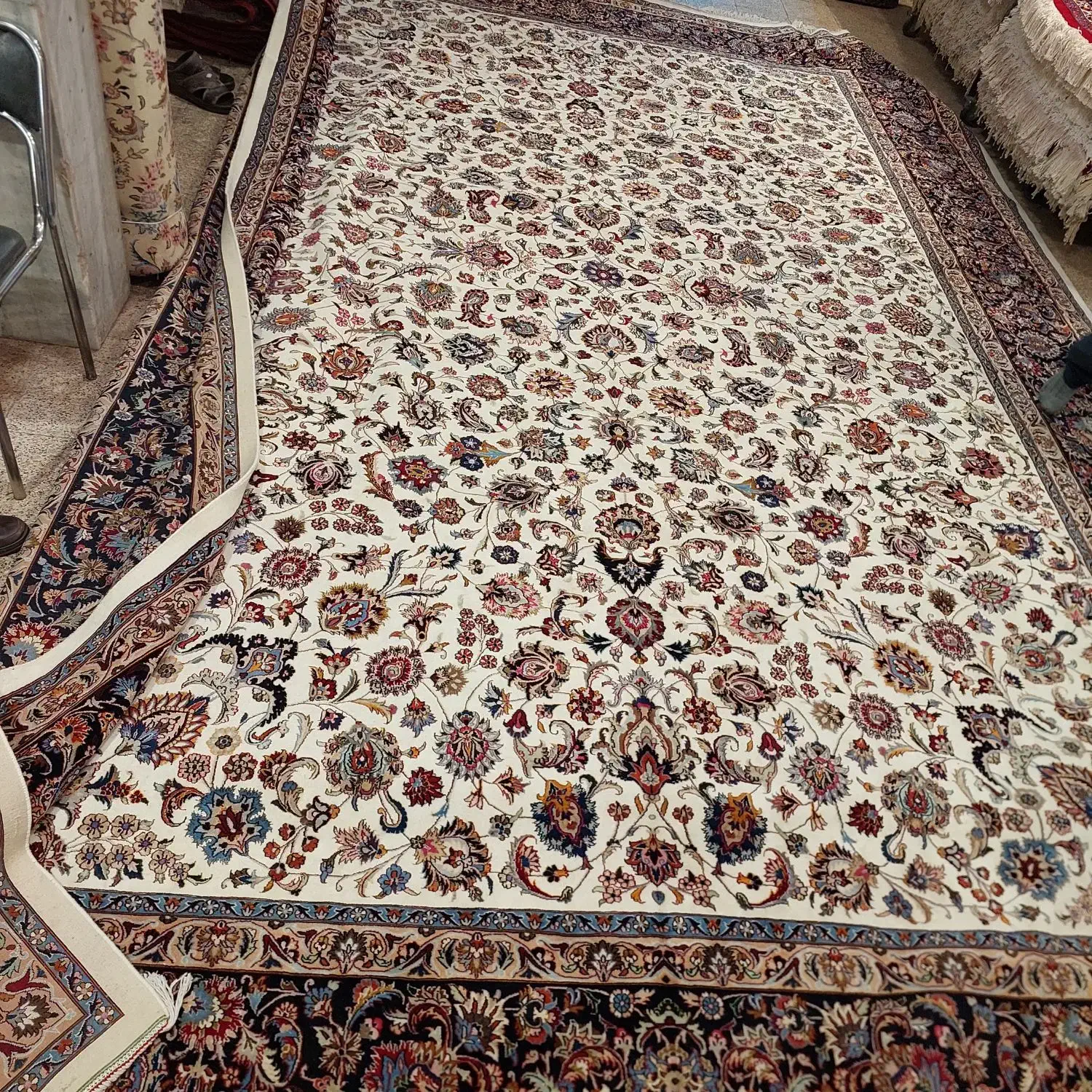 ۴×۶کرم افشان|فرش|مشهد, چهارباغ|دیوار