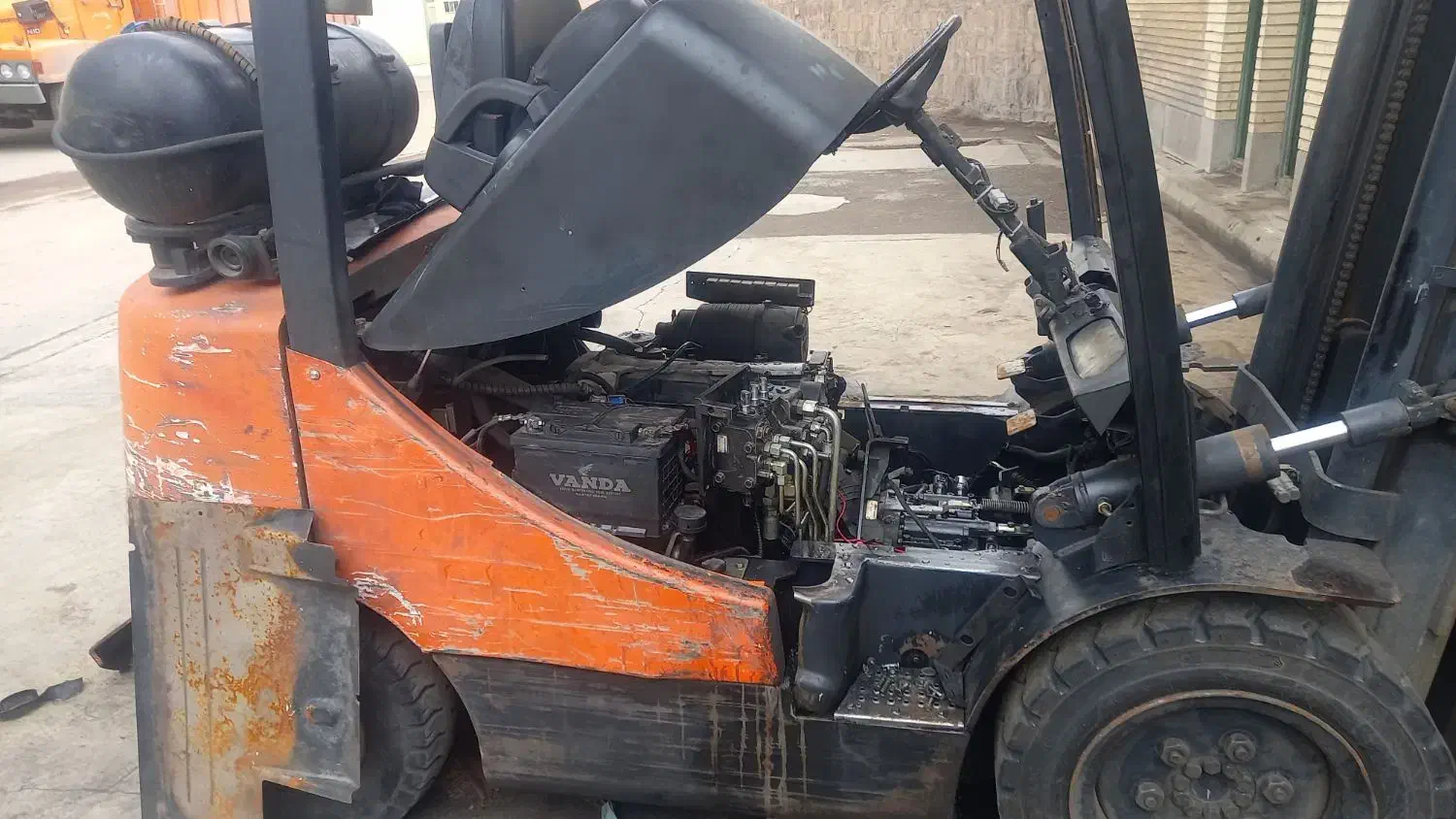 لیفتراک|خودرو سنگین|باسمنج, |دیوار