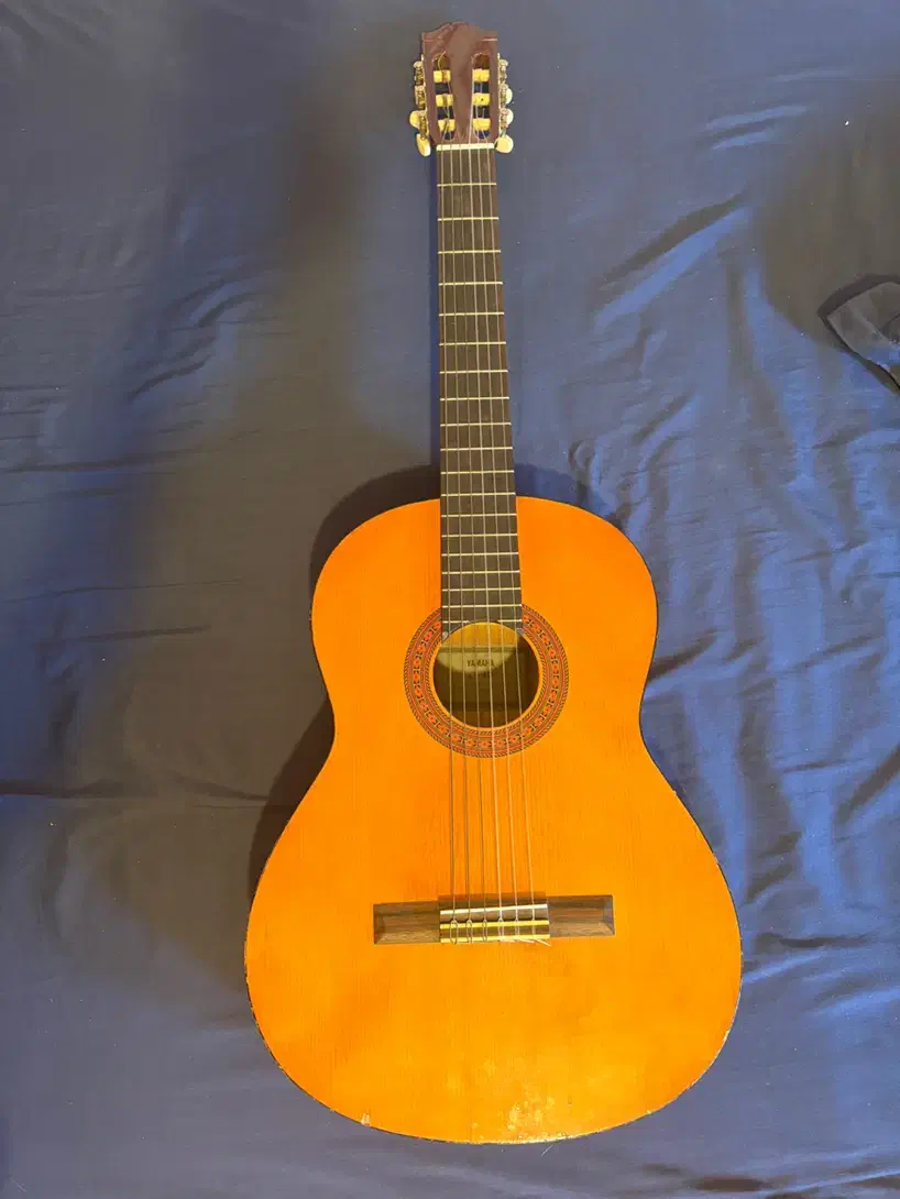 گیتار یاماها ((yamaha ((c40|گیتار، بیس، امپلیفایر|گرگان, |دیوار