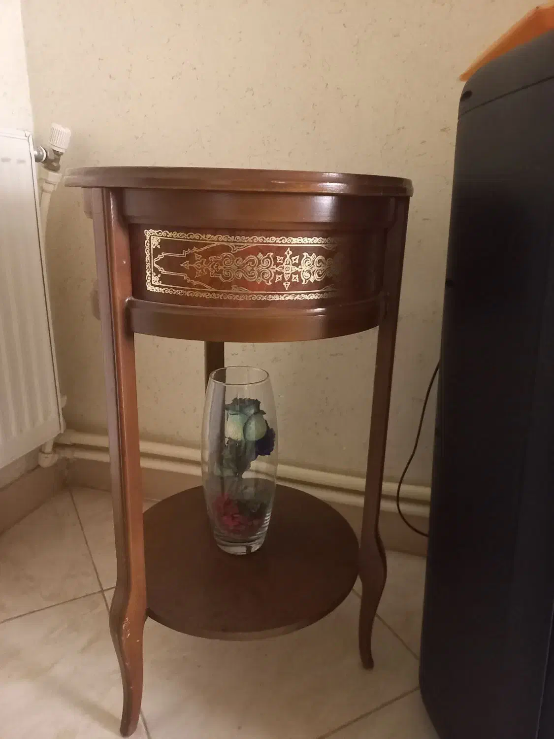 میز تلفن|میز تلفن|فردیس, فردیس|دیوار