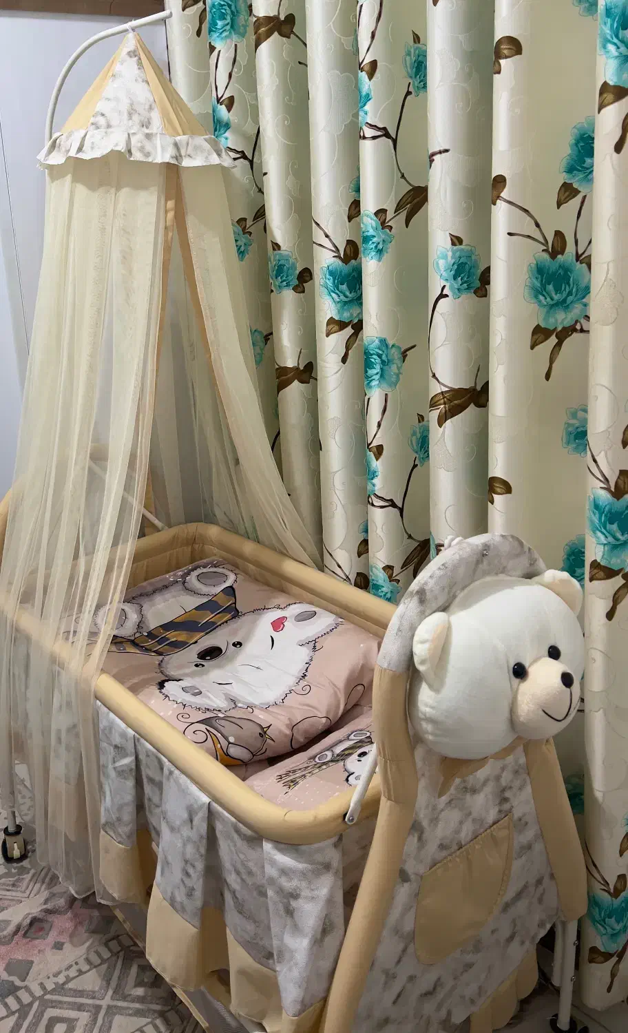 تخت گهواره ای نوزاد کاملا سالم ونو|تخت و صندلی بچه|لنگرود, |دیوار