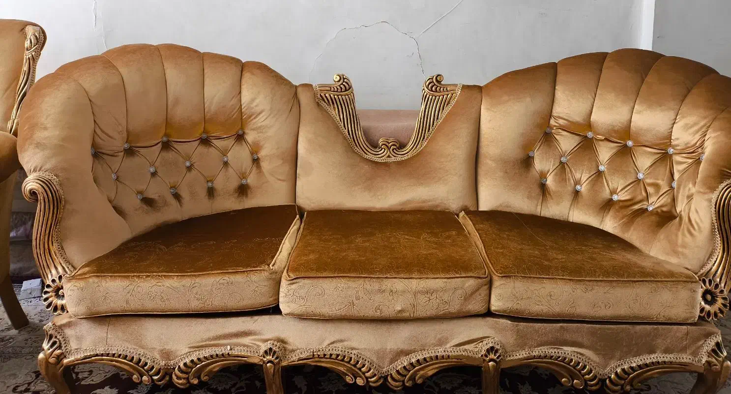 مبلمان ۸ نفره، ویترین پارتیشن، کتیبه پرده|مبلمان خانگی و میز عسلی|اصفهان, جنیران (لادان)|دیوار