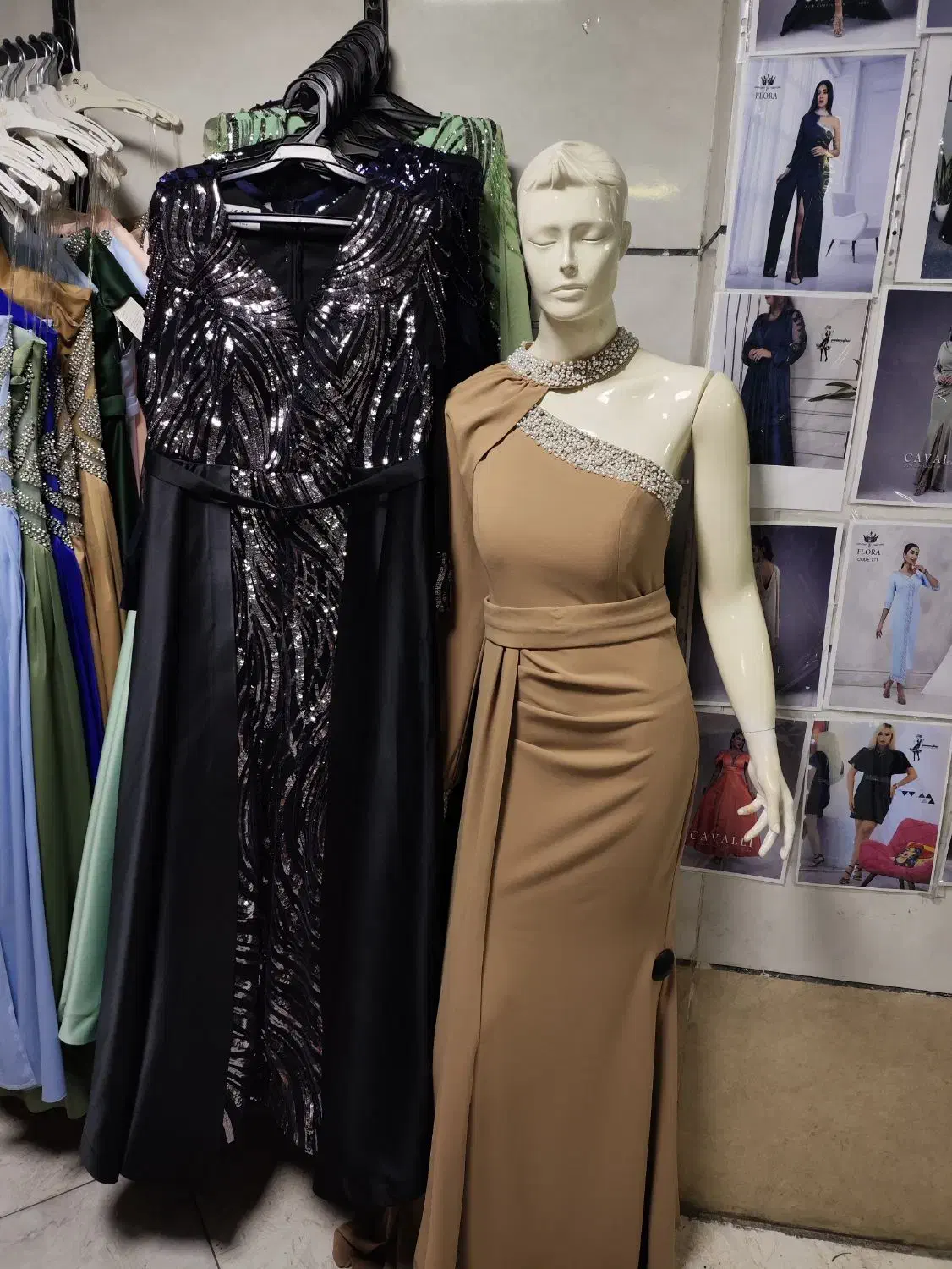 مانکن و چراغ ریلی و لامپ ورگال ویترین مغازه|فروشگاه و مغازه|کرج, المهدی|دیوار