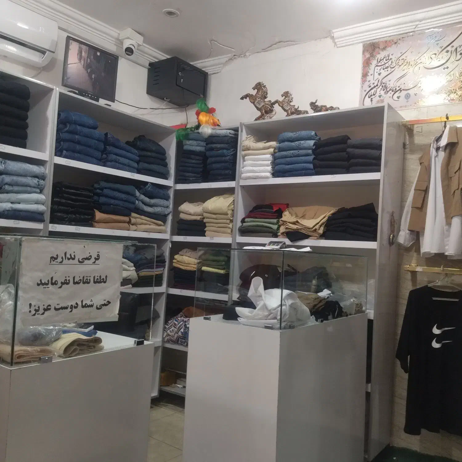 واگذاری بوتیک زنانه باقیمت ۲۳۰میلیون|فروش مغازه و غرفه|جیرفت, |دیوار