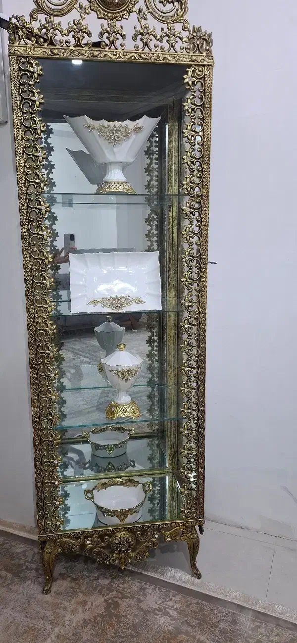 یک ویترین و میز تی وی روکش برنز|بوفه، ویترین، کنسول|بندرعباس, |دیوار