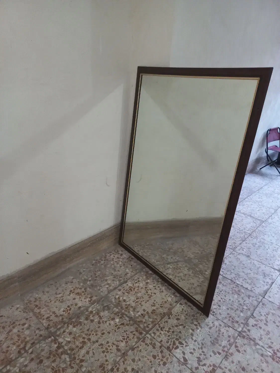 آینه قدی|آینه|رشت, نیروی دریایی|دیوار