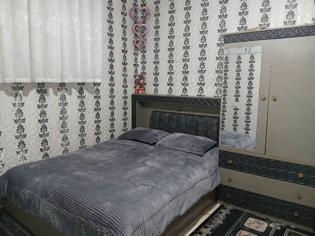 سرویس خواب دونفره|تخت و سرویس خواب|هشتگرد, هشتگرد قدیم|دیوار