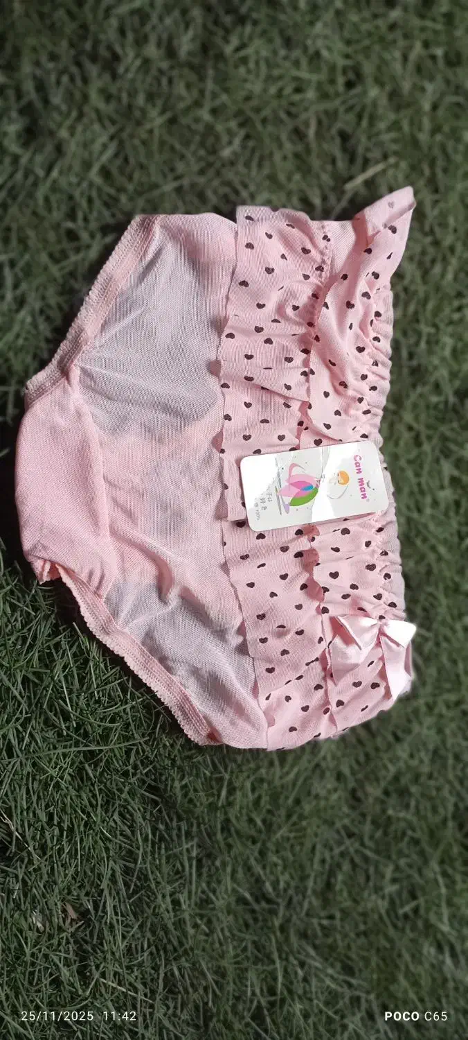 چندتا. شورت. سوتین|لباس|رشت, حمیدیان|دیوار