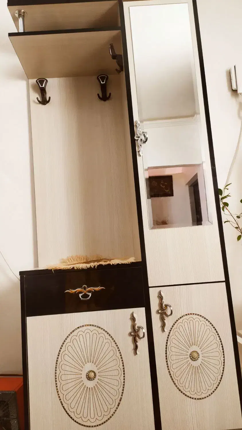 کمد پادری|جاکفشی، کمد، دراور|بم, |دیوار