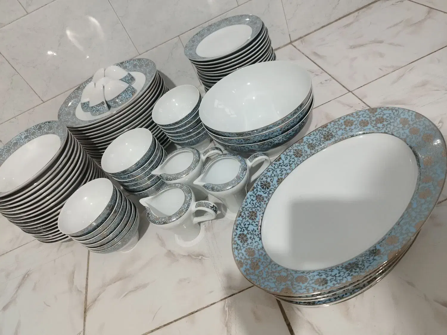 چینی پردیس 18نفره همراه با 5تا دیس توافقی|ظروف سرو و پذیرایی|جوانرود, |دیوار