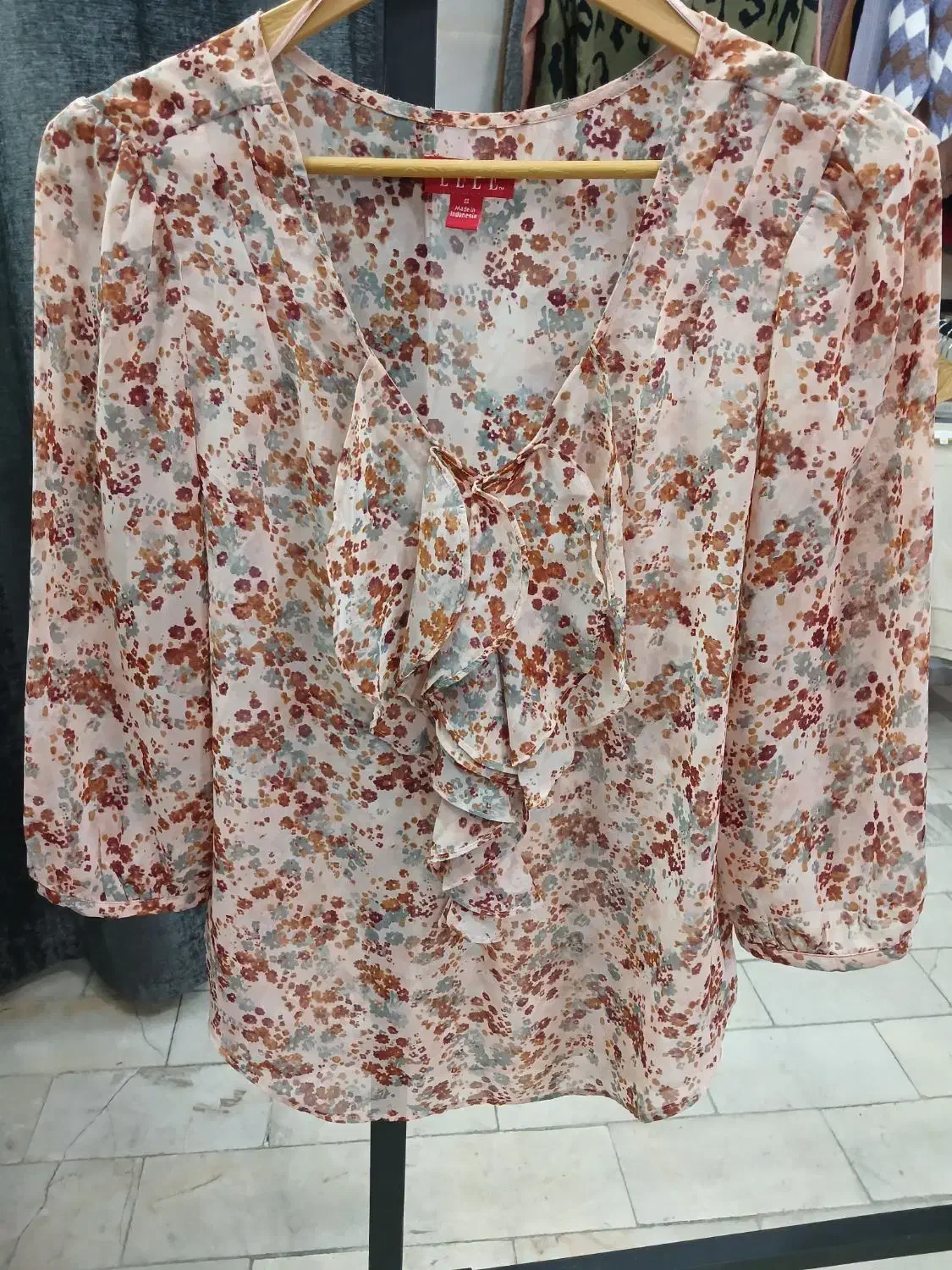 بلوز حریر|لباس|ری, دیلمان|دیوار