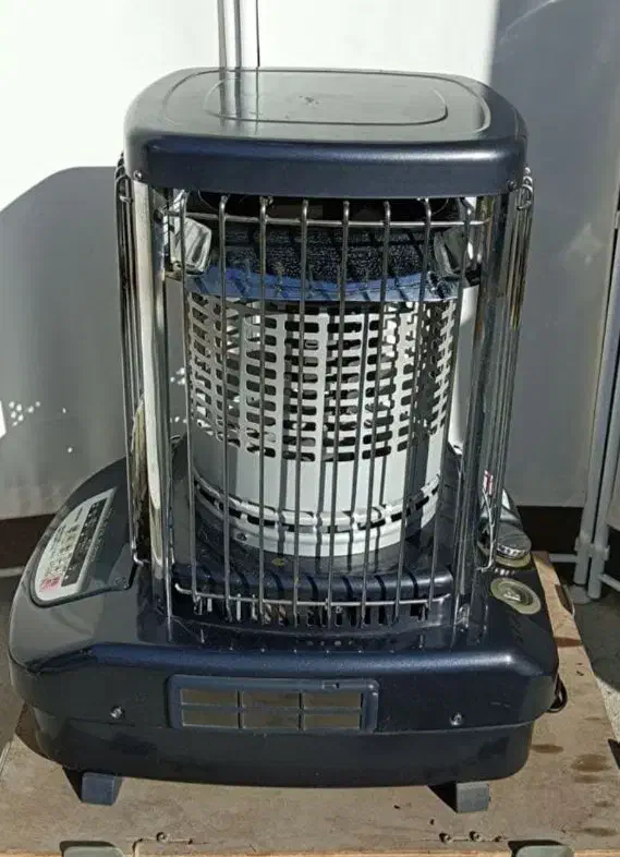 بخاری نفتی ژاپنی برقی قدیمی عتیقه|کلکسیون اشیاء عتیقه|قیامدشت - خاورشهر, |دیوار