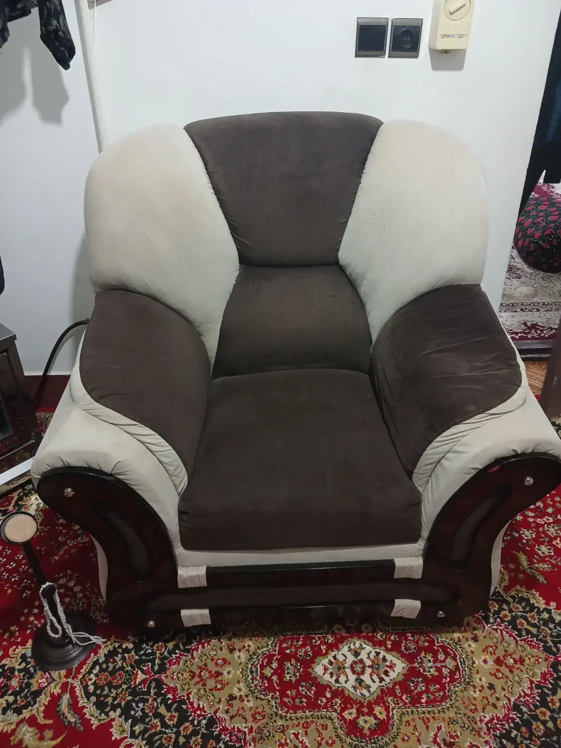 مبل ۷ نفره همراه با میز|مبلمان خانگی و میز عسلی|قرق, |دیوار