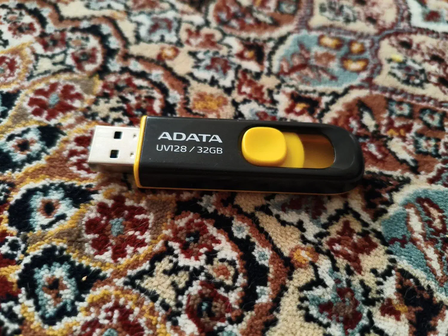 فلش ۳۲ گیگ ADATA|قطعات و لوازم جانبی رایانه|کرمانشاه, |دیوار