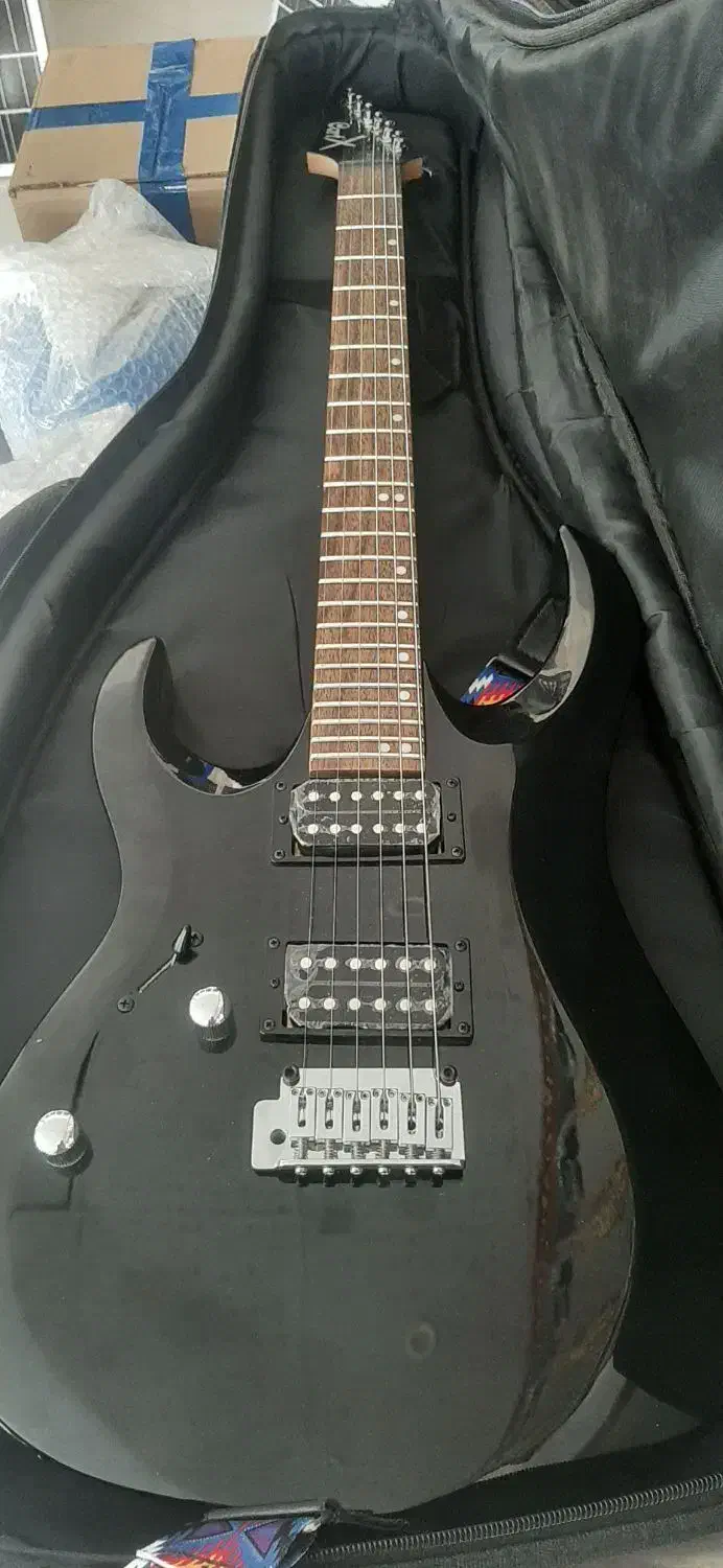 گیتار الکتریک کورت چپ|گیتار، بیس، امپلیفایر|رباط‌کریم, رباط‌کریم|دیوار