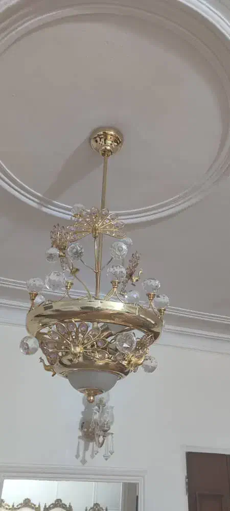 لوستر طاووسی|لوستر و چراغ آویز|کرج, ساسانی (قلمستان)|دیوار