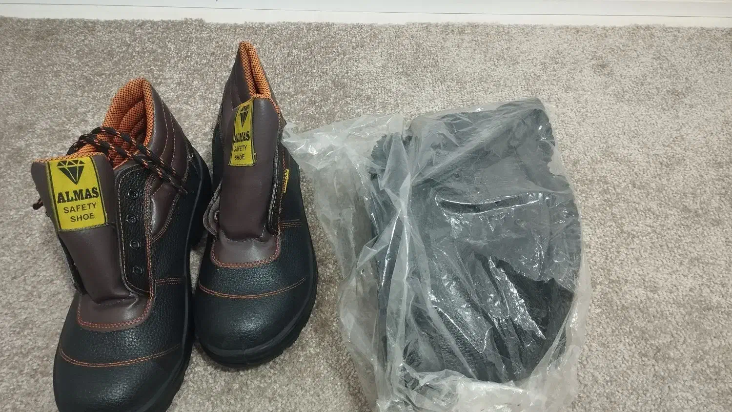 لباس و کفش کار|لباس|دهدشت, |دیوار