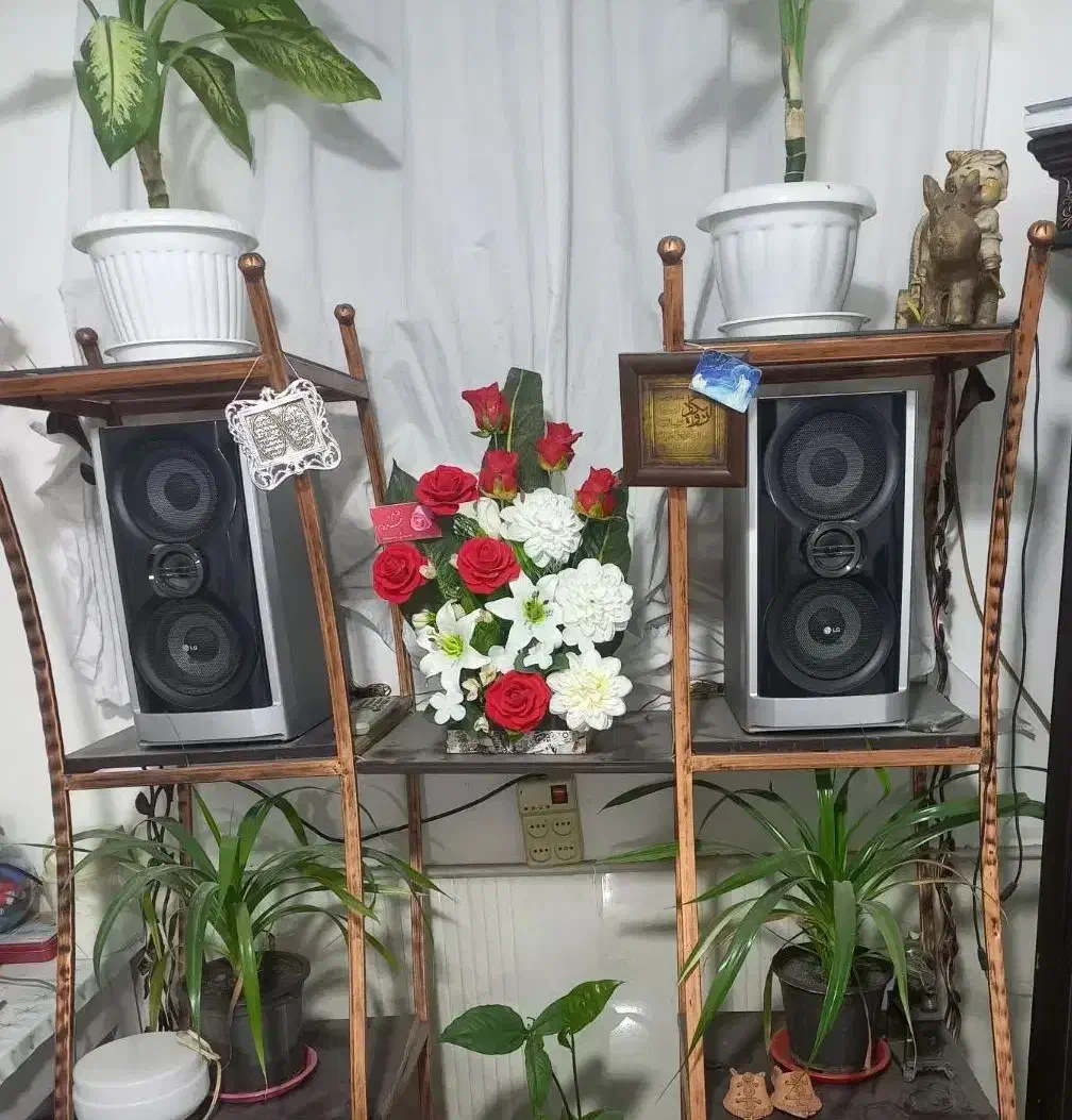 پایه گل و پایه باند فلزی فرفوژه فقط ۵۰۰|گل و گیاه طبیعی|نیشابور, کلاغان|دیوار