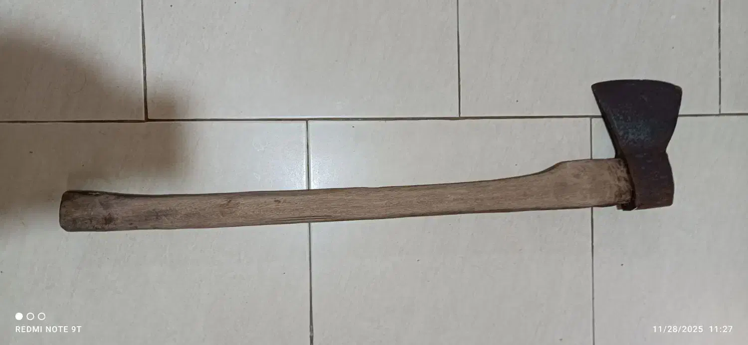 تبر و کلنگ قدیمی و بسیار قوی و تبر|کلکسیون اشیاء عتیقه|بندر انزلی, طالب آباد|دیوار