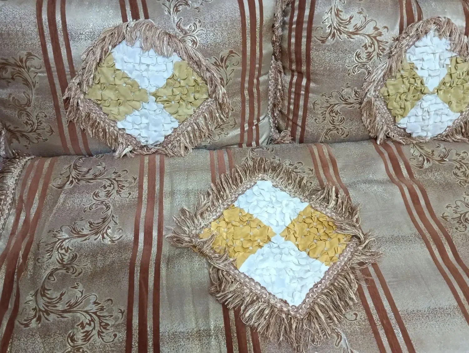 بالشت با کناره|رختخواب، بالش، پتو|زابل, |دیوار