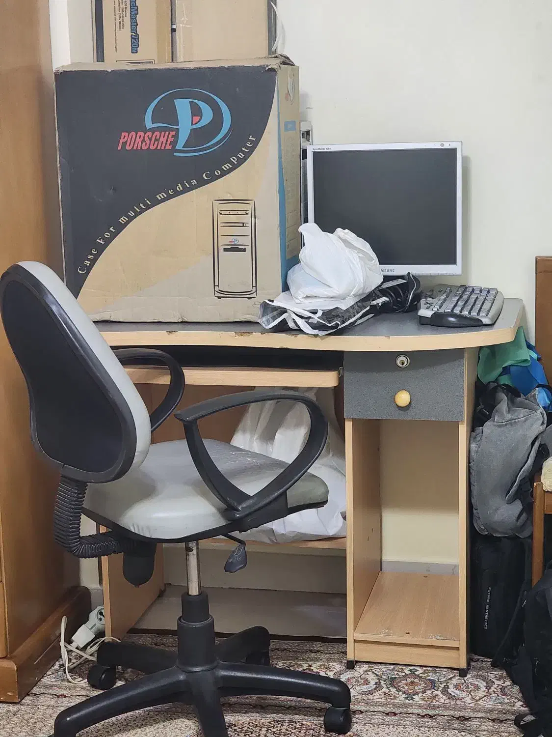 مانیتور و کیس و کیبورد و میز کامپیوتر و صندلی|رایانه رومیزی|تهران, خواجه نظام الملک|دیوار