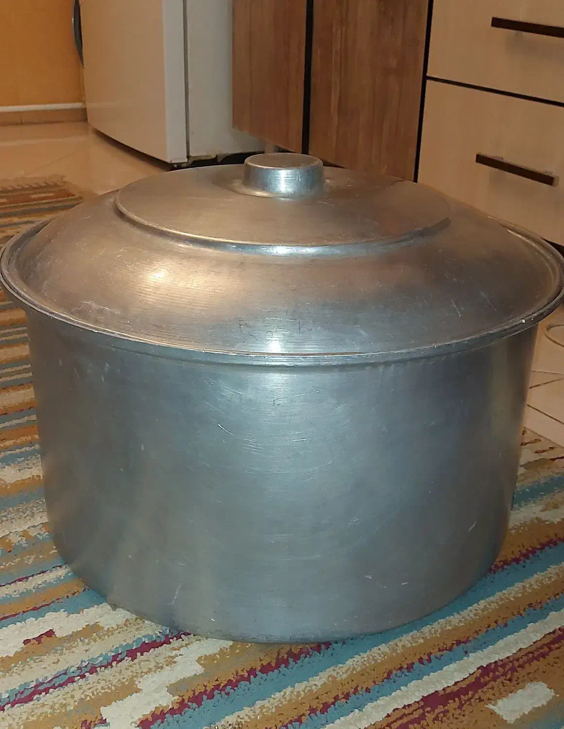 قابلمه روحی بزرگ با بدنه محکم و ضخیم|ظروف پختوپز|تهران, نیروی هوایی (پیروزی)|دیوار