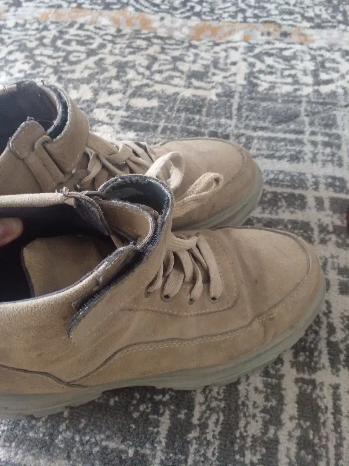 کفش|کیف، کفش، کمربند|فیروزکوه, |دیوار