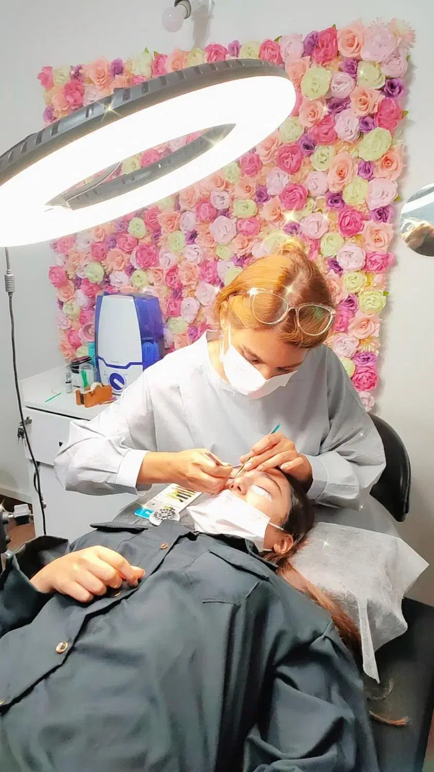 آموزش تخصصی اکستنشن مژه و لیفت مژه و ابرو|خدمات آرایشگری و زیبایی|تهران, شهران جنوبی|دیوار